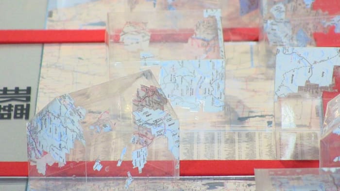 Joan Giroux, eco-monopoly ii (detail), 2002. Sculptural installation; 264 × 36 × 12 in. (670.56 × 91.44 × 30.48 cm). Photo courtesy of the artist.