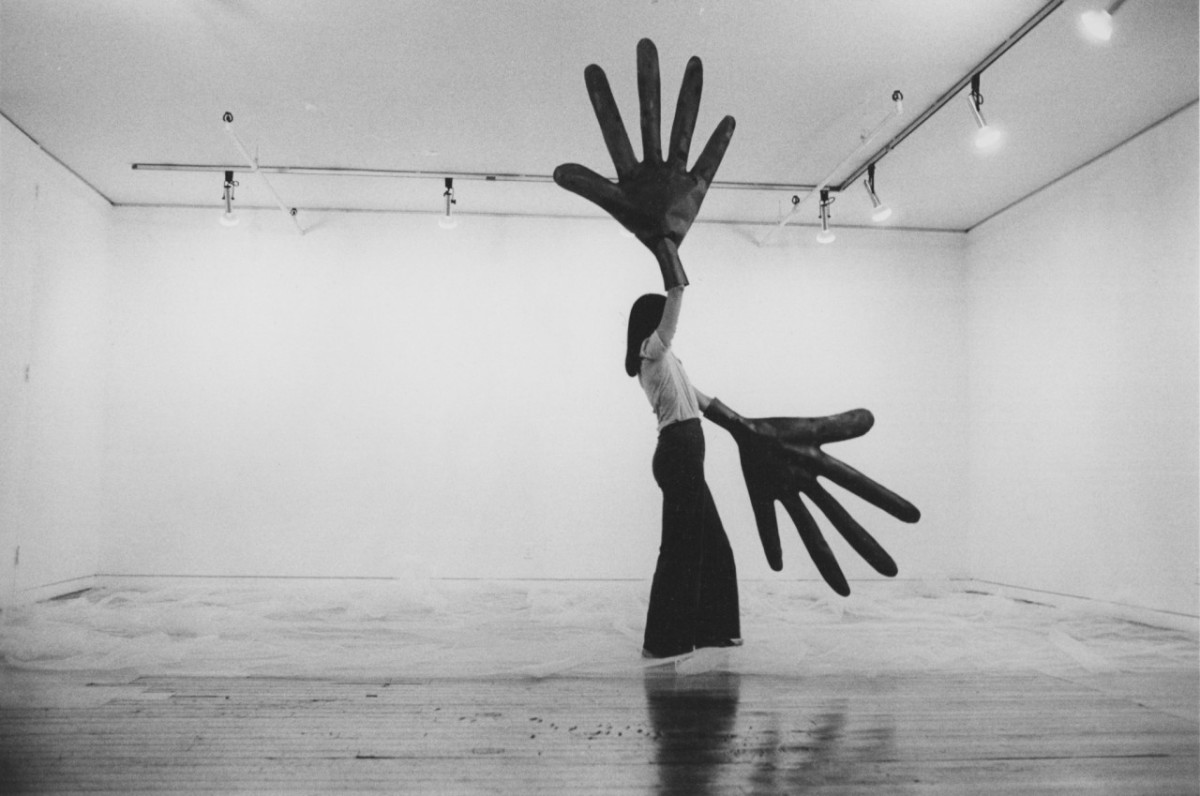 Sylvia Palacios Whitman (born Chile, 1941; lives and works in the United States). Passing Through, Sonnabend Gallery, 1977. Documentation of performance; photographer: Babette Mangolte. Photograph, 11 × 14 in. (27.9 × 35.6 cm). Courtesy of Babette Mangolte. © 1977 Babette Mangolte (all rights of reproduction reserved)